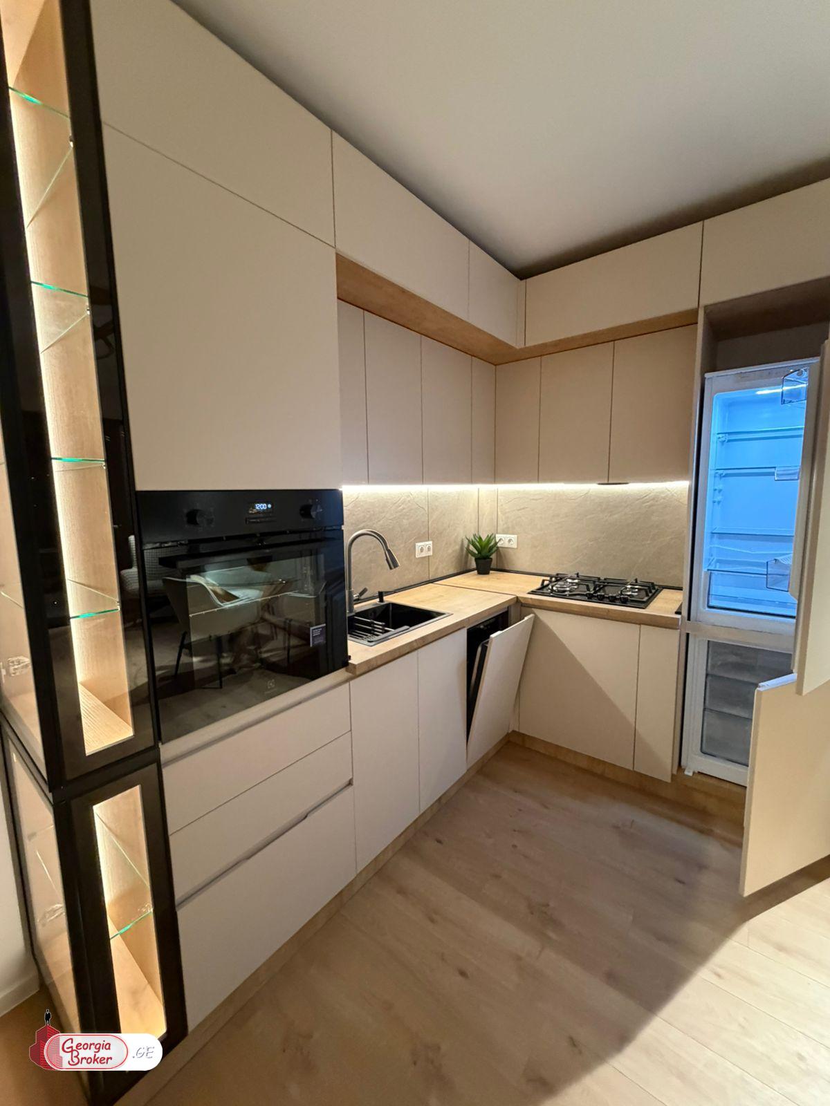 продается квартира с новым ремонтом 3-комнаты